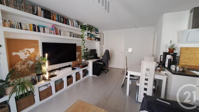 Appartement T2 à louer - 2 pièces - 45 m2 - Vallauris - 06 - PROVENCE-ALPES-COTE-D-AZUR