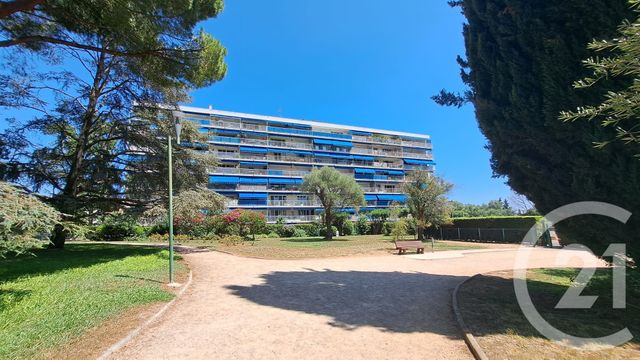 Appartement T2 à louer - 2 pièces - 46 m2 - Antibes - 06 - PROVENCE-ALPES-COTE-D-AZUR