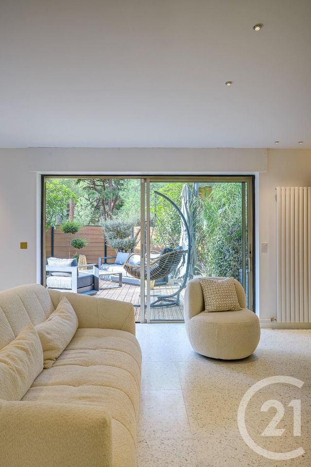 Afficher la photo en grand Appartement F4 à vendre - 4 pièces - 100 m2 - Juan Les Pins - 06 - PROVENCE-ALPES-COTE-D-AZUR