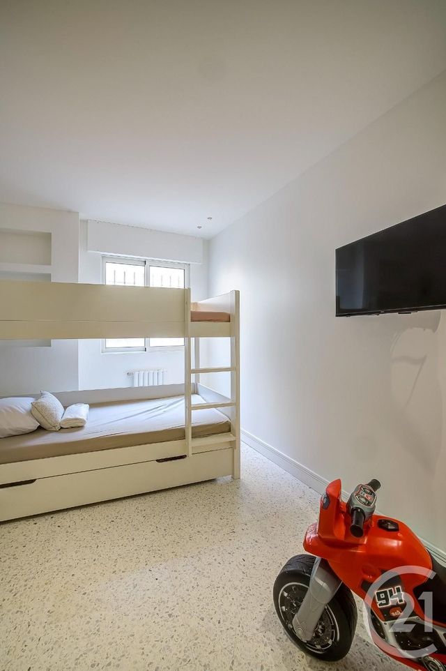 Afficher la photo en grand Appartement F4 à vendre - 4 pièces - 100 m2 - Juan Les Pins - 06 - PROVENCE-ALPES-COTE-D-AZUR