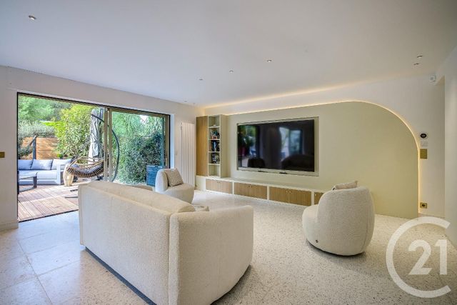 Afficher la photo en grand Appartement F4 à vendre - 4 pièces - 100 m2 - Juan Les Pins - 06 - PROVENCE-ALPES-COTE-D-AZUR