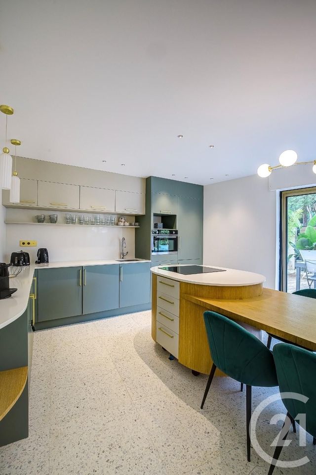 Afficher la photo en grand Appartement F4 à vendre - 4 pièces - 100 m2 - Juan Les Pins - 06 - PROVENCE-ALPES-COTE-D-AZUR