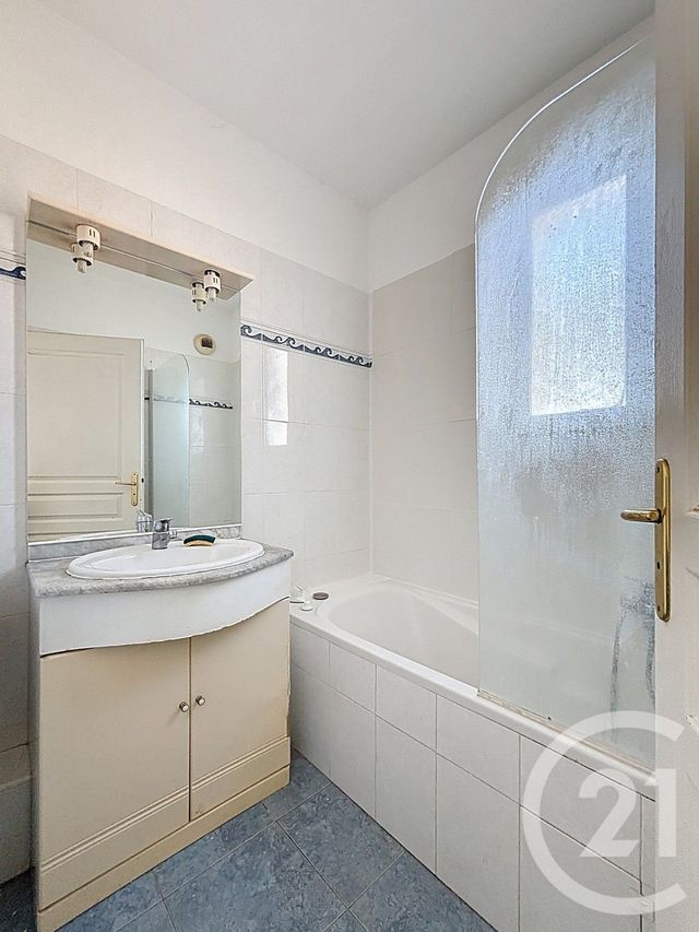 Appartement T3 à vendre - 3 pièces - 61 m2 - Antibes - 06 - PROVENCE-ALPES-COTE-D-AZUR