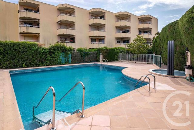 Appartement F2 à louer - 2 pièces - 33,59 m2 - Antibes - 06 - PROVENCE-ALPES-COTE-D-AZUR