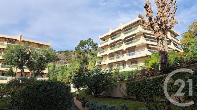 Afficher la photo en grand Appartement F1 bis à louer - 2 pièces - 33,30 m2 - Mandelieu La Napoule - 06 - PROVENCE-ALPES-COTE-D-AZUR
