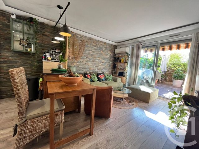 Afficher la photo en grand Appartement F1 bis à louer - 2 pièces - 33,30 m2 - Mandelieu La Napoule - 06 - PROVENCE-ALPES-COTE-D-AZUR