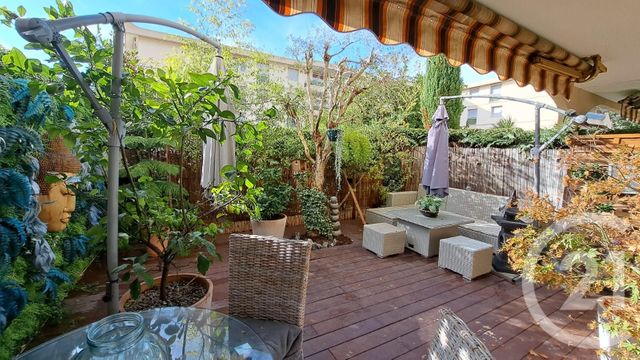 Afficher la photo en grand Appartement F1 bis à louer - 2 pièces - 33,30 m2 - Mandelieu La Napoule - 06 - PROVENCE-ALPES-COTE-D-AZUR