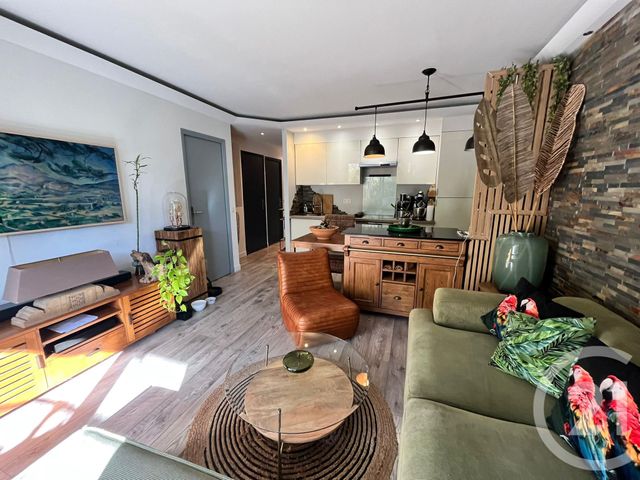 Afficher la photo en grand Appartement F1 bis à louer - 2 pièces - 33,30 m2 - Mandelieu La Napoule - 06 - PROVENCE-ALPES-COTE-D-AZUR