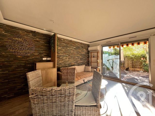 Appartement F1 bis à louer - 2 pièces - 33,30 m2 - Mandelieu La Napoule - 06 - PROVENCE-ALPES-COTE-D-AZUR