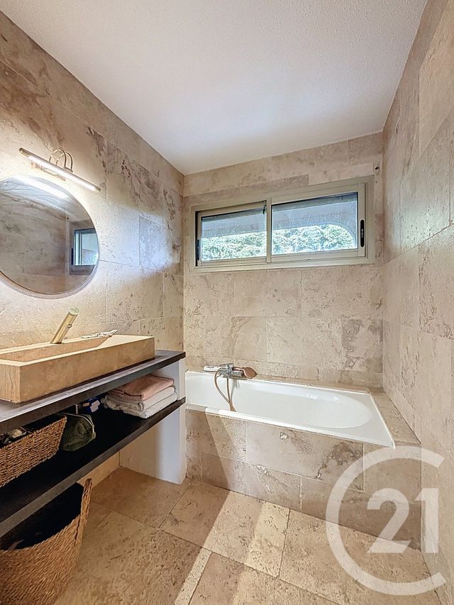 Appartement F3 à vendre - 3 pièces - 85,56 m2 - Antibes - 06 - PROVENCE-ALPES-COTE-D-AZUR