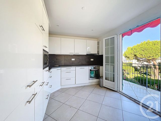 Afficher la photo en grand Appartement F3 à vendre - 3 pièces - 81 m2 - Antibes - 06 - PROVENCE-ALPES-COTE-D-AZUR