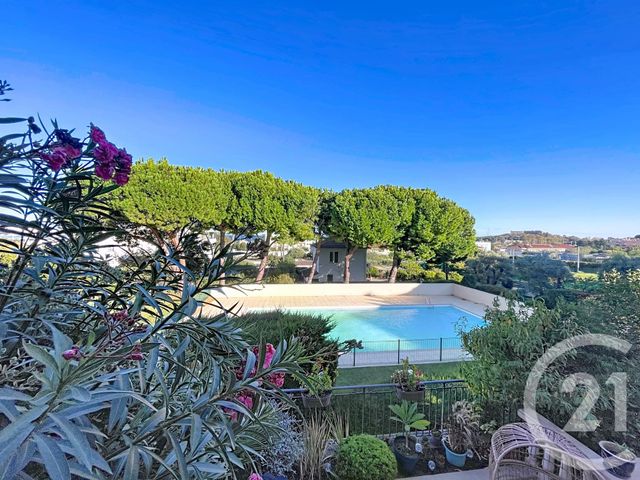 Afficher la photo en grand Appartement F3 à vendre - 3 pièces - 81 m2 - Antibes - 06 - PROVENCE-ALPES-COTE-D-AZUR