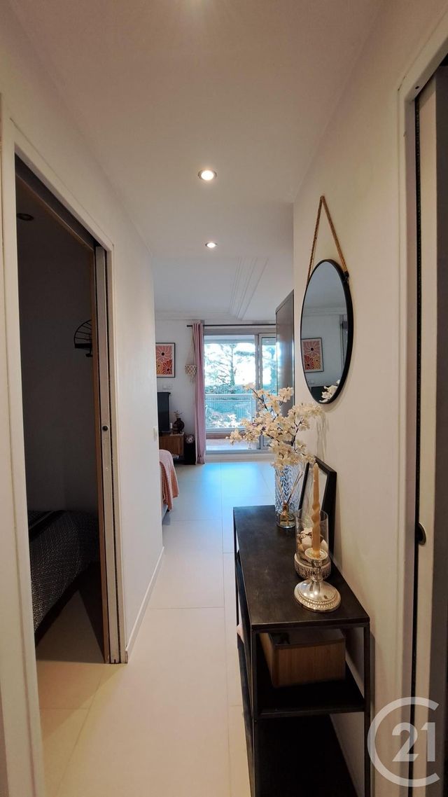 Appartement T2 à louer - 2 pièces - 29,35 m2 - Antibes - 06 - PROVENCE-ALPES-COTE-D-AZUR