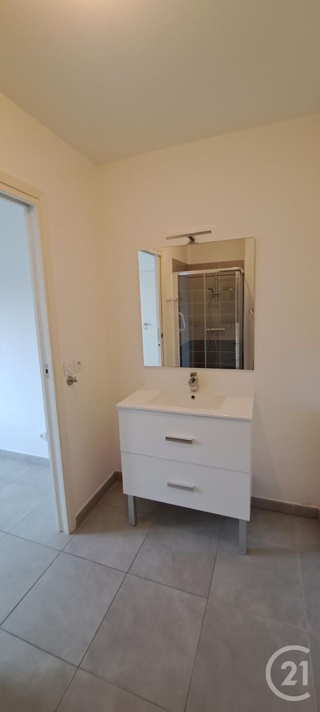 Appartement T2 &agrave; louer - 2 pi&egrave;ces - 46,94 m2 - Vallauris - 06 - PROVENCE-ALPES-COTE-D-AZUR