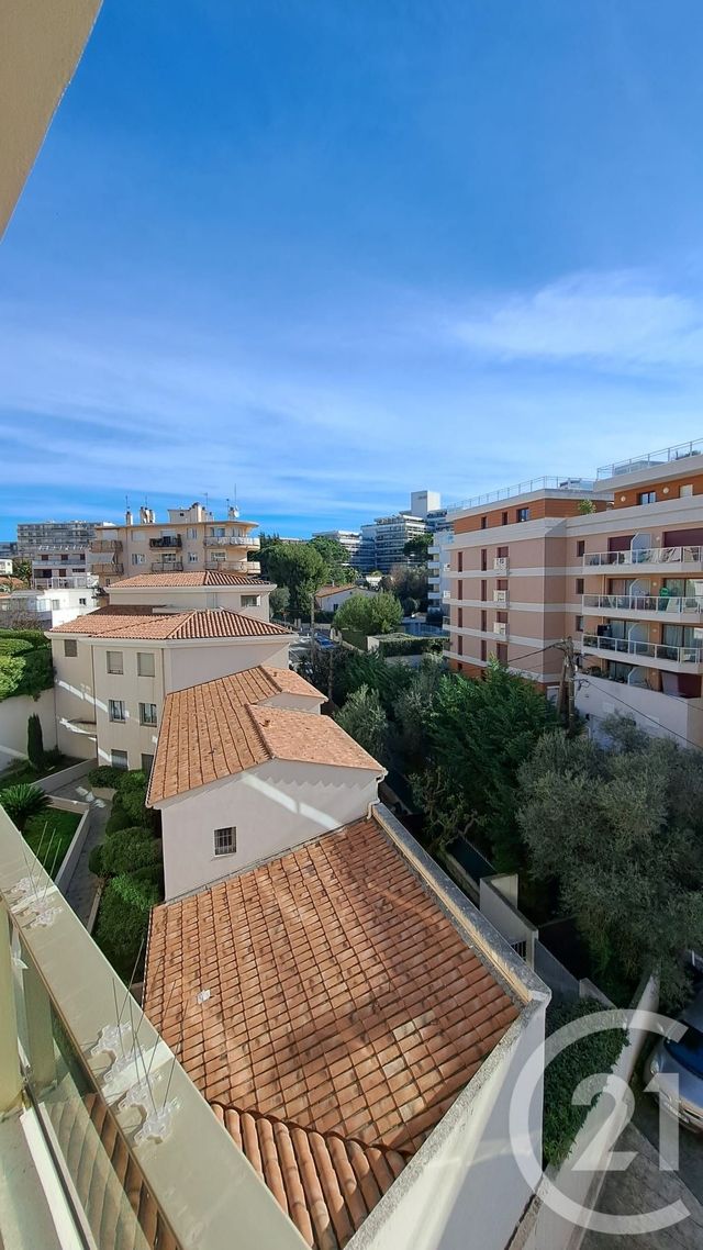 Appartement T2 &agrave; louer - 2 pi&egrave;ces - 41,39 m2 - Juan Les Pins - 06 - PROVENCE-ALPES-COTE-D-AZUR