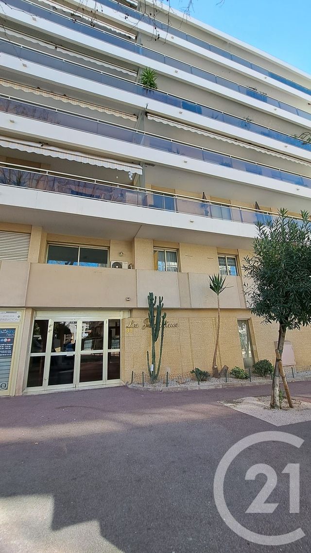 Appartement T2 &agrave; louer - 2 pi&egrave;ces - 41,39 m2 - Juan Les Pins - 06 - PROVENCE-ALPES-COTE-D-AZUR