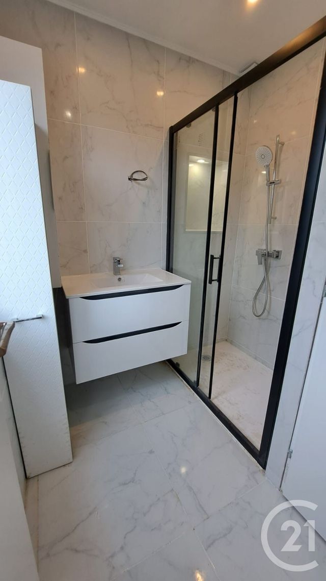 Appartement T2 &agrave; louer - 2 pi&egrave;ces - 35,75 m2 - Le Cannet - 06 - PROVENCE-ALPES-COTE-D-AZUR