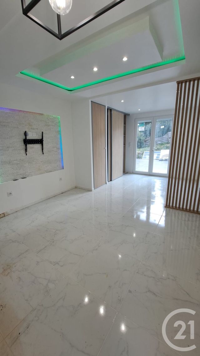 Appartement T2 &agrave; louer - 2 pi&egrave;ces - 35,75 m2 - Le Cannet - 06 - PROVENCE-ALPES-COTE-D-AZUR