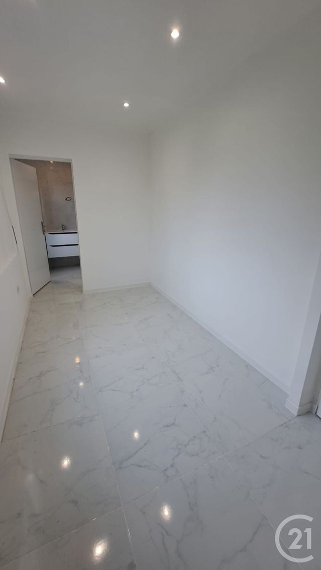 Appartement T2 &agrave; louer - 2 pi&egrave;ces - 35,75 m2 - Le Cannet - 06 - PROVENCE-ALPES-COTE-D-AZUR