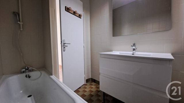 Appartement T3 &agrave; louer - 3 pi&egrave;ces - 56,50 m2 - Antibes - 06 - PROVENCE-ALPES-COTE-D-AZUR