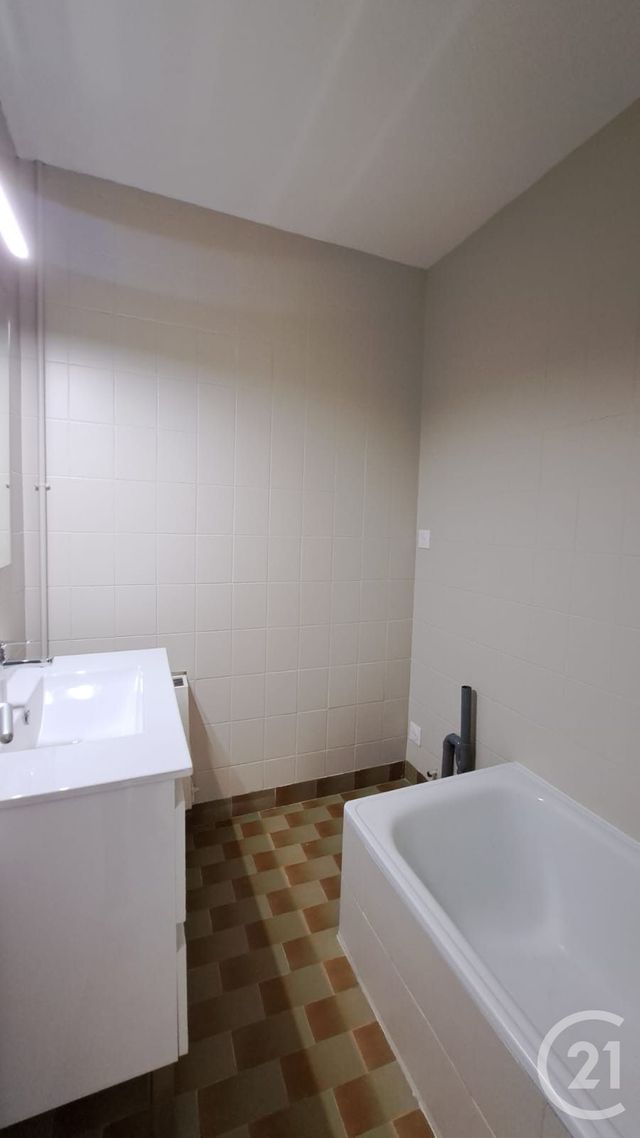 Appartement T3 &agrave; louer - 3 pi&egrave;ces - 56,50 m2 - Antibes - 06 - PROVENCE-ALPES-COTE-D-AZUR