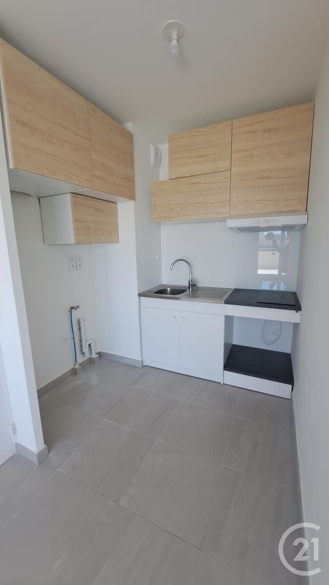 Appartement T2 &agrave; louer - 2 pi&egrave;ces - 39,11 m2 - St Laurent Du Var - 06 - PROVENCE-ALPES-COTE-D-AZUR
