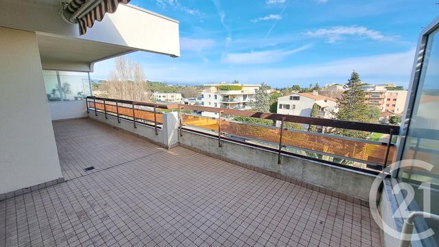 Appartement T2 &agrave; louer - 2 pi&egrave;ces - 45,27 m2 - Antibes - 06 - PROVENCE-ALPES-COTE-D-AZUR