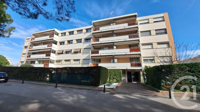 Appartement T2 &agrave; louer - 2 pi&egrave;ces - 45,27 m2 - Antibes - 06 - PROVENCE-ALPES-COTE-D-AZUR