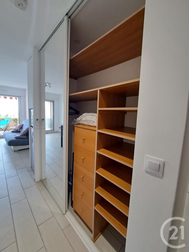 Appartement T2 &agrave; louer - 2 pi&egrave;ces - 25,93 m2 - Antibes - 06 - PROVENCE-ALPES-COTE-D-AZUR