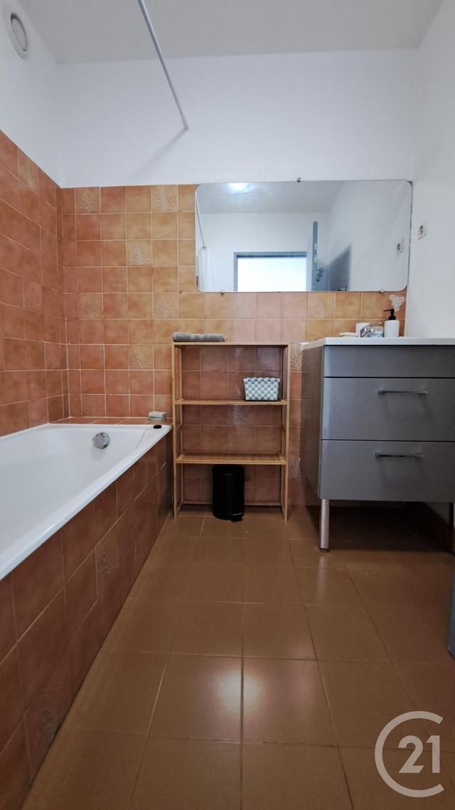 Appartement T3 &agrave; louer - 3 pi&egrave;ces - 69,87 m2 - Le Golfe Juan - 06 - PROVENCE-ALPES-COTE-D-AZUR
