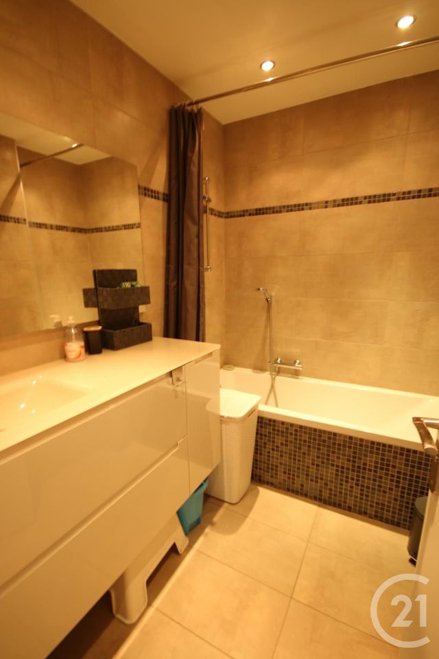 Appartement T3 &agrave; louer - 3 pi&egrave;ces - 62,43 m2 - Vallauris - 06 - PROVENCE-ALPES-COTE-D-AZUR