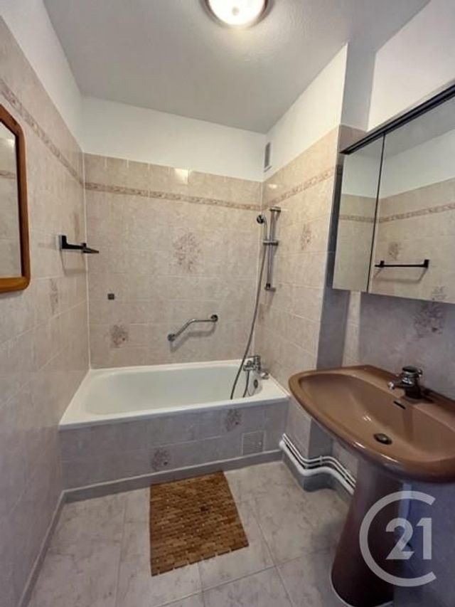 Appartement T2 &agrave; louer - 2 pi&egrave;ces - 57,44 m2 - Vallauris - 06 - PROVENCE-ALPES-COTE-D-AZUR