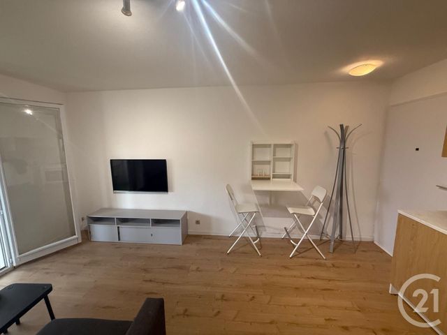 Appartement T2 &agrave; louer - 2 pi&egrave;ces - 28,75 m2 - Le Golfe Juan - 06 - PROVENCE-ALPES-COTE-D-AZUR