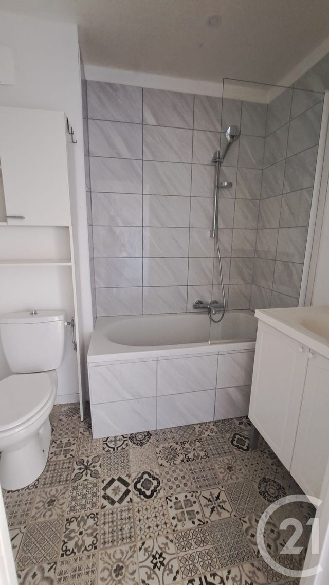 Appartement F4 &agrave; louer - 4 pi&egrave;ces - 73,43 m2 - Antibes - 06 - PROVENCE-ALPES-COTE-D-AZUR