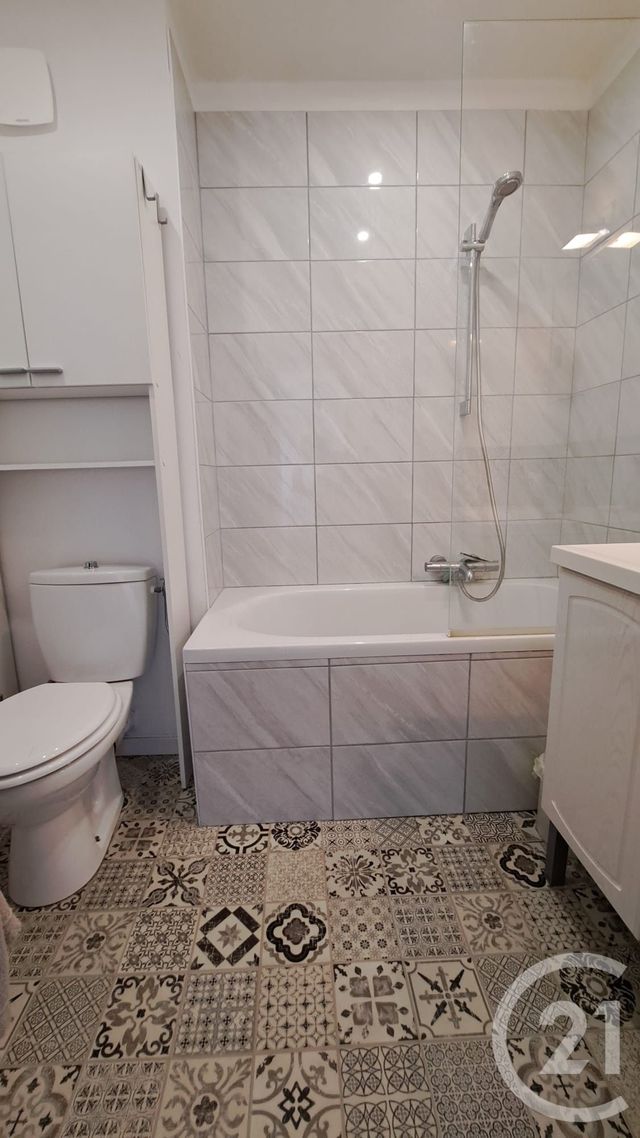 Appartement F4 &agrave; louer - 4 pi&egrave;ces - 73,43 m2 - Antibes - 06 - PROVENCE-ALPES-COTE-D-AZUR